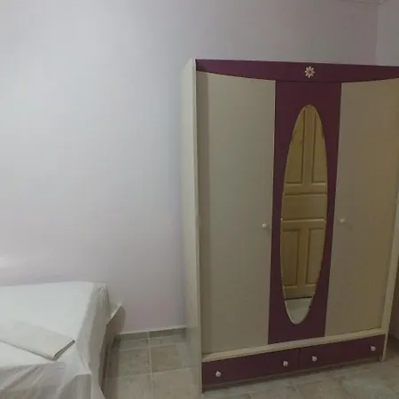Nicholas Gate F 1 * Ολουντενίζ